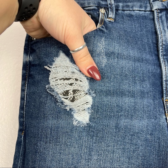 Good American Good Waist Distressed Crop - 12/31 - Picture 4 of 11